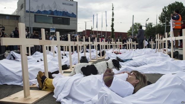 C:\Users\Morteza\Desktop\جام جهانی و وضعیت کارگران\A trade union-organised protest in Zurich on 29 May against workers' conditions in Qatar.jpg